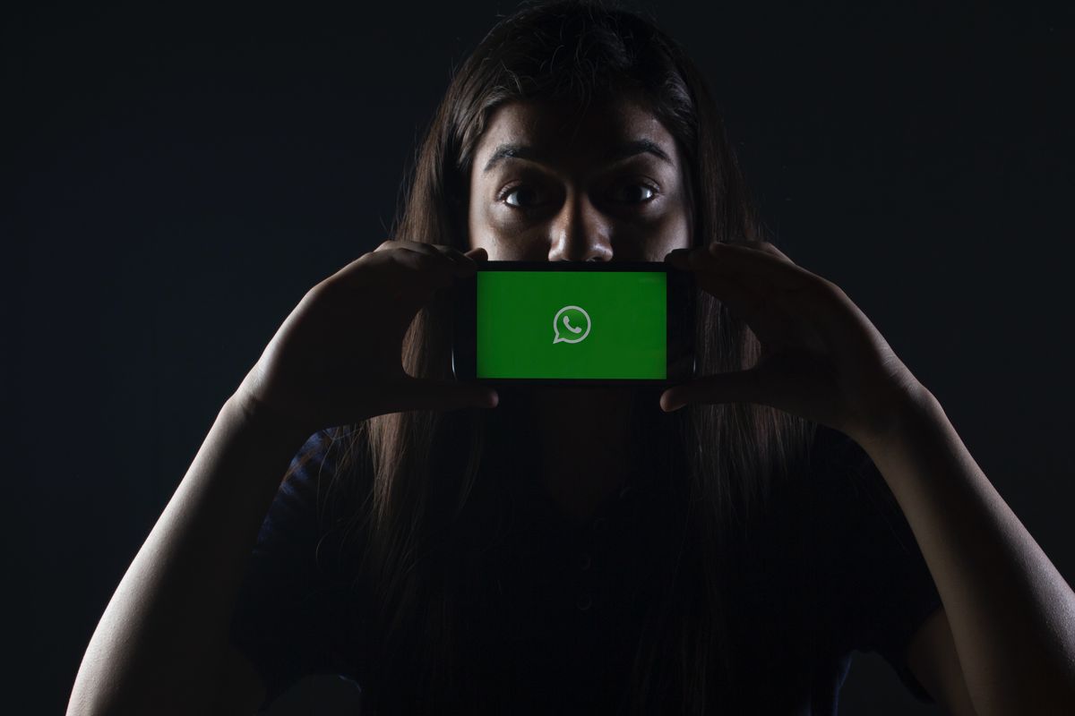Perbedaan WhatsApp GB dan WhatsApp resmi.
