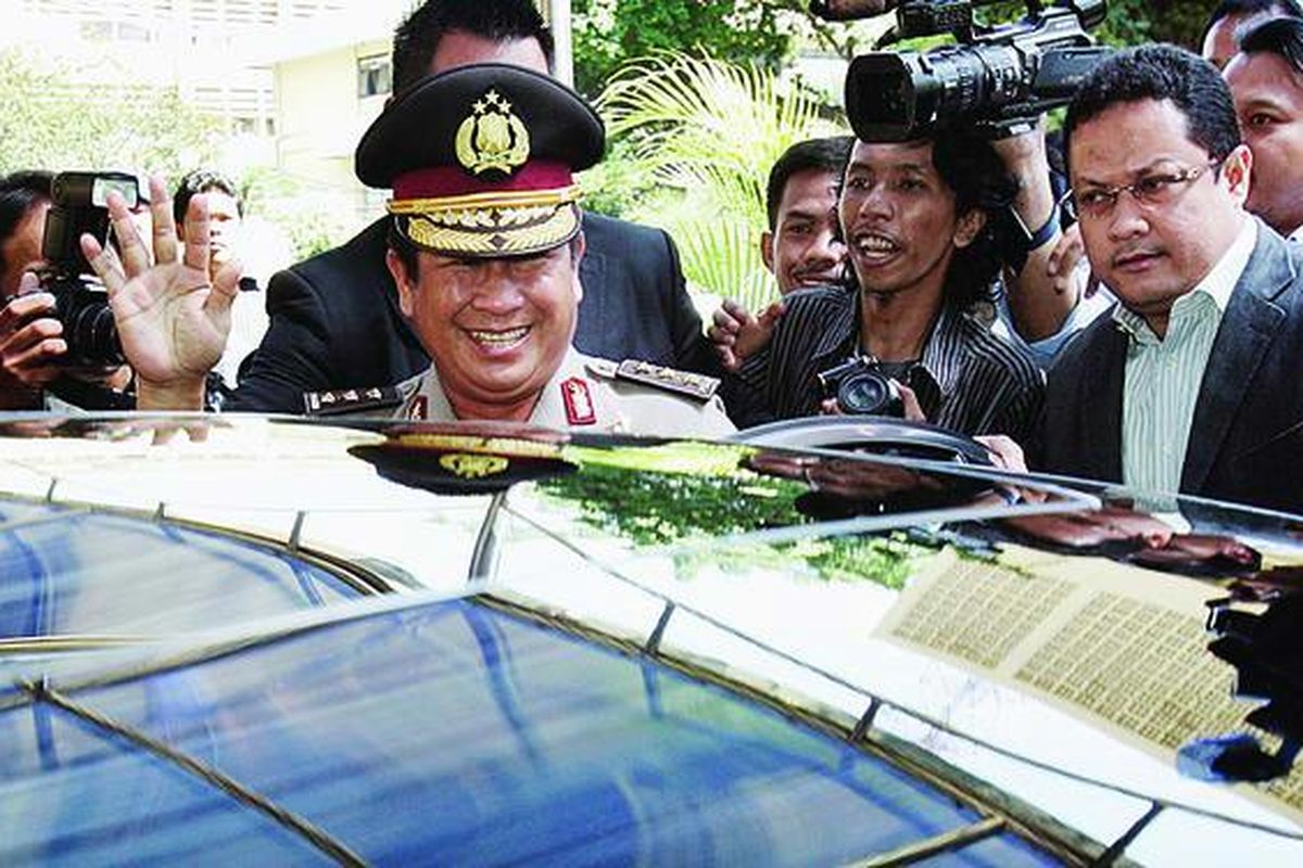 Komisaris Jenderal Susno Duadji tiba di Markas Besar Polri, Jakarta, Selasa (20/4). Mantan Kepala Badan Reserse Kriminal Polri ini diperiksa oleh tim penyidik Polri terkait kasus makelar pajak.