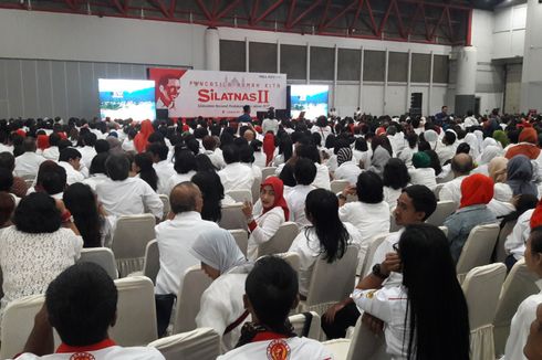 Jokowi Disambut Hangat 10 Ribu Relawan di Kemayoran