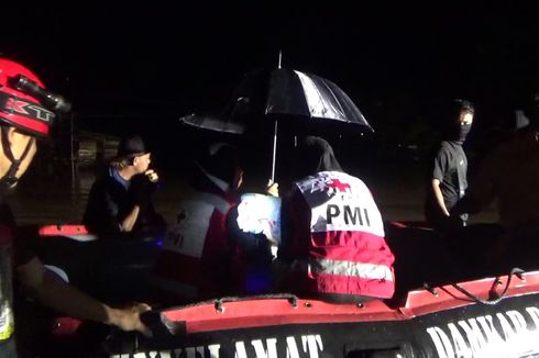 Dramatis, Tim SAR Gabungan Evakuasi Warga Lansia dan Bayi Terjebak Banjir di Palopo