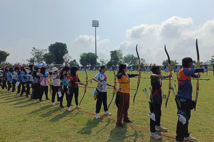 Perjuangan Atlet Junior Melawan Panas dan Angin demi Juara Panahan