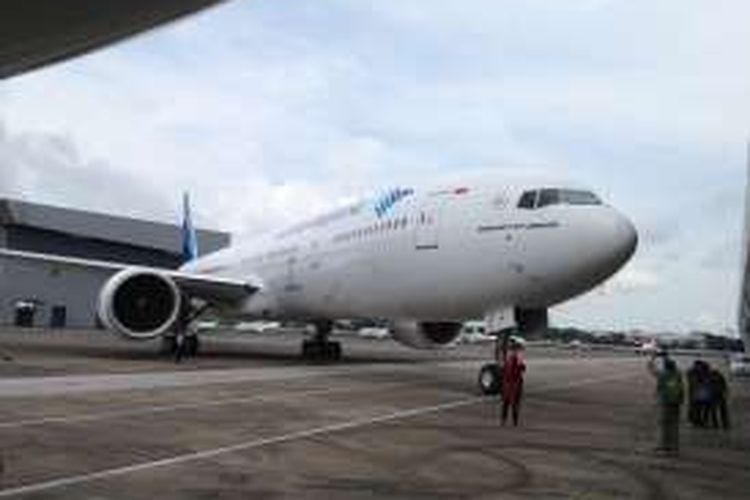 Tampak pesawat terbaru Garuda Indonesia, Airbus A330-300 dan Boeing 777-300ER yang diresmikan di Hangar 4 GMF-Aeroasia, Bandara Soekarno-Hatta, Tangerang, Senin (1/2/2016). 











