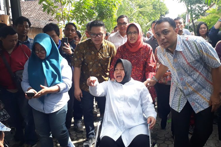 Wali Kota Surabaya, Tri Rismaharini, melakukan sidak di SDN Pegirian 1, Wonosari, Kecamatan Semampir, Surabaya, Rabu (20/3/2019). Menurut rencana, sekolah tersebut akan dibangun gedung tiga lantai tahun ini.