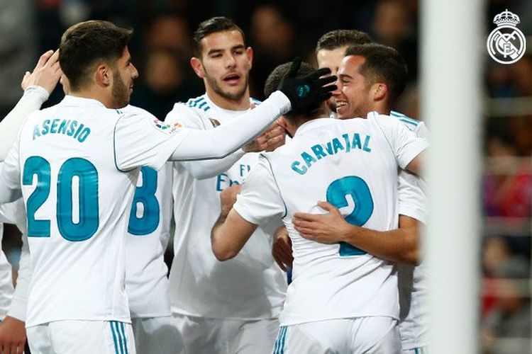 Para pemain Real Madrid merayakan gol Lucas Vazquez ke gawang Numancia pada pertandingan Copa del Rey di Stadion Santiago Bernabeu, Rabu (10/1/2018).