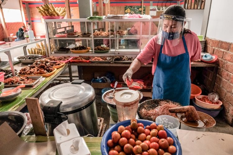 7 Tempat Kuliner Malam Di Banyuwangi Ada Sego Tempong Mbok Wah Halaman All Kompas Com