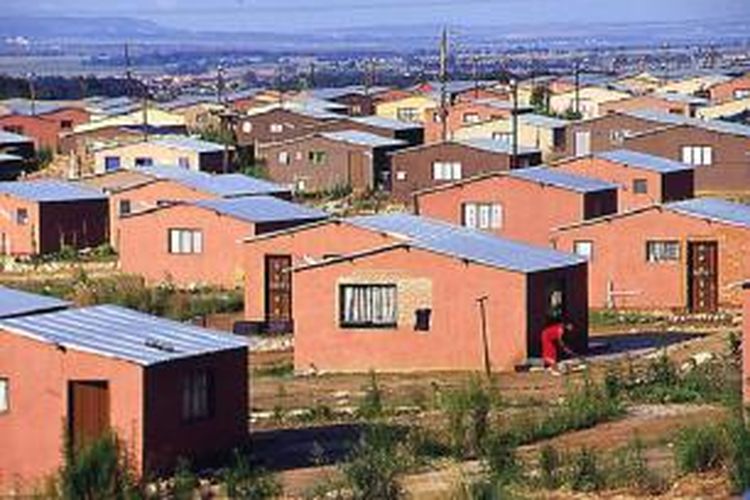 Perumahan Perusahaan Sosial Johannesburg (Joshco) menawarkan perumahan sewa yang terjangkau untuk individu produktif antara 3.500 rand (Rp 3.8 juta) hingga 7.000 rand (Rp 7.5 juta) per bulan.