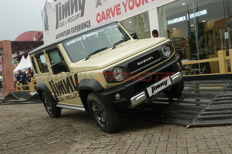 Suzuki Jimny 5 pintu di IIMS 2024