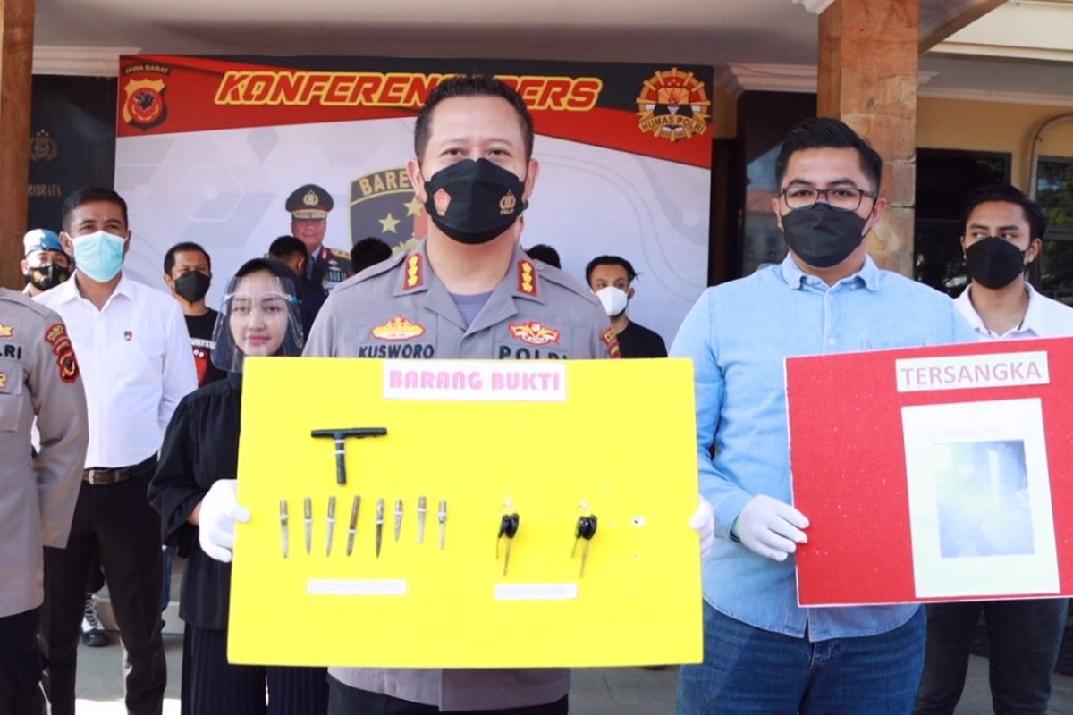 Empat pelaku curanmor berhasil diamankan polisi. Dari tangan para pelaku polisi berhasil mengamankan 16 unit sepeda motor dengan pelbagai merk, Rabu (13/4/2022)
