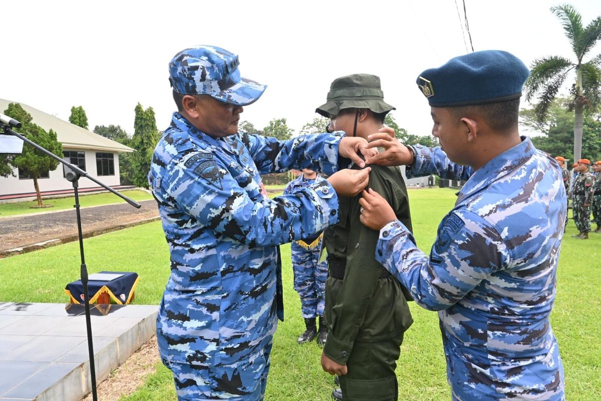 Sebanyak 50 pelajar tingkat SMP dan MTS se-Kabupaten Subang mengikuti program pendidikan karakter, disiplin, dan bela negara yang bertajuk barak militer di Lanud R. Suryadarma (Sdm).