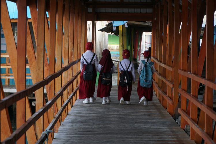 Menyalakan Semangat Sekolah di Atas Laut Gorontalo