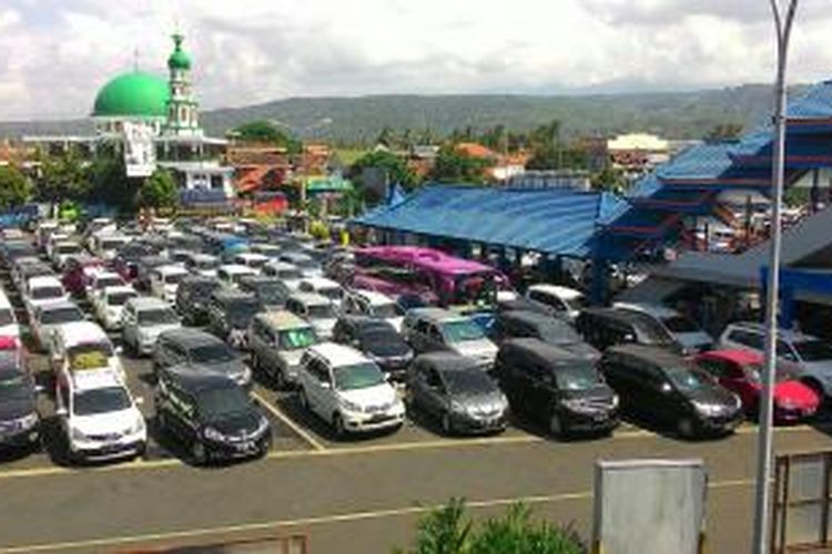 Situasi di Pelabuhan Ketapang, Banyuwangi, Jawa Timur, Kamis (14/5/2015).