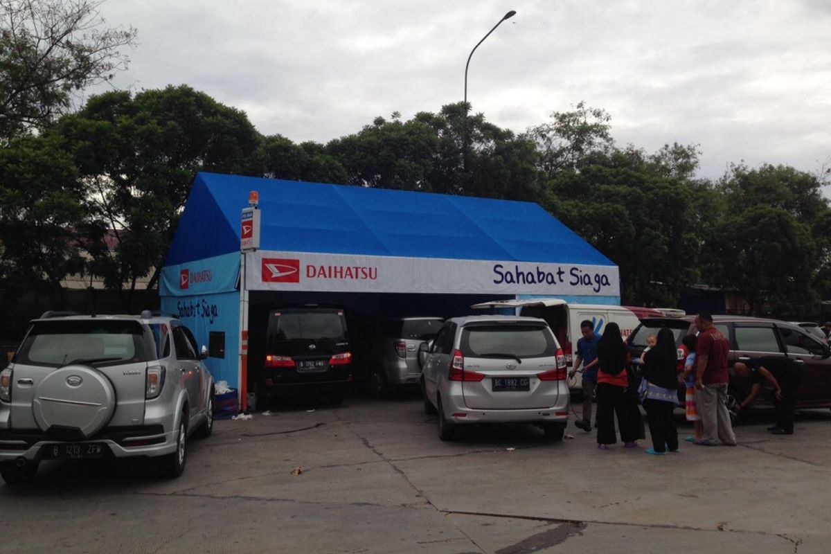 Posko Siaga Daihatsu di Rest Area Tol Cikampek KM 57