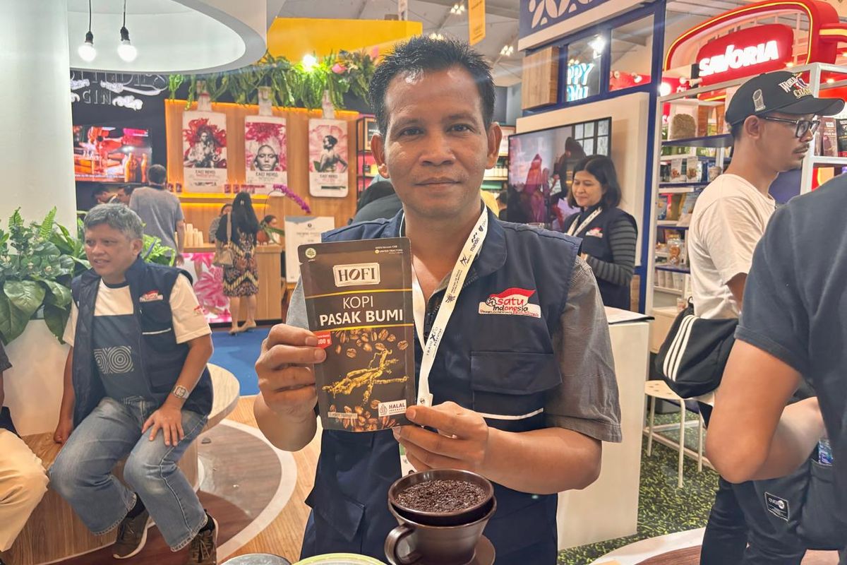 Arsani owner HOFI kopi bercerita perjalanan dan keunikannya berinovasi produk kopi jamu dan gula aren di acara TEI 2024