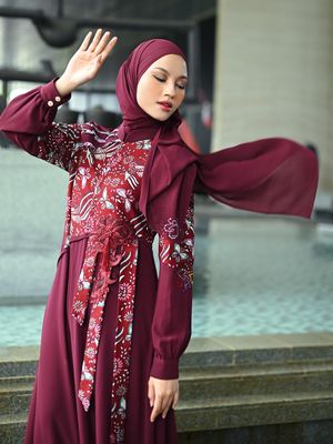 Corak dalam koleksi gamis batik Mayra Indonesia merepresentasikan kekayaan tradisi dari 11 daerah di Indonesia.