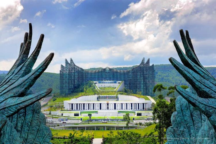 Istana Garuda dan Istana Negara tampak dari Taman Kusuma Bangsa, Ibu Kota Nusantara (IKN)