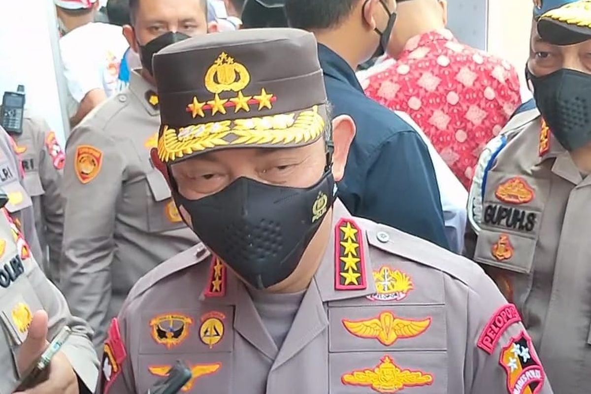 Kapolri Jenderal Listyo Sigit Prabowo menaikkan pangkat sejumlah polisi wanita (polwan).