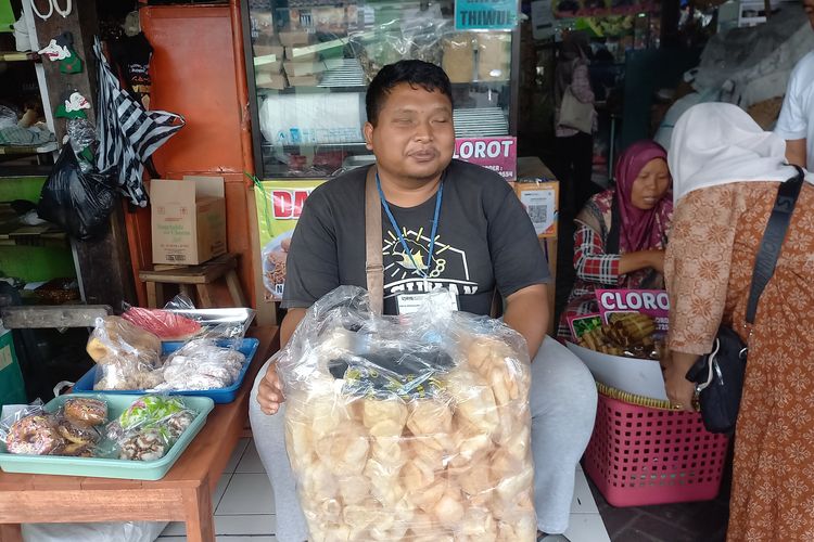 Cerita Gilang Difabel Tuna Netra Ditolak Berdagang di Pasar Ngasem hingga Kesulitan Cari Kerja