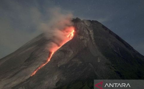 Mount Merapi Emits Incandescent Lava Avalanches 11 Times: Official