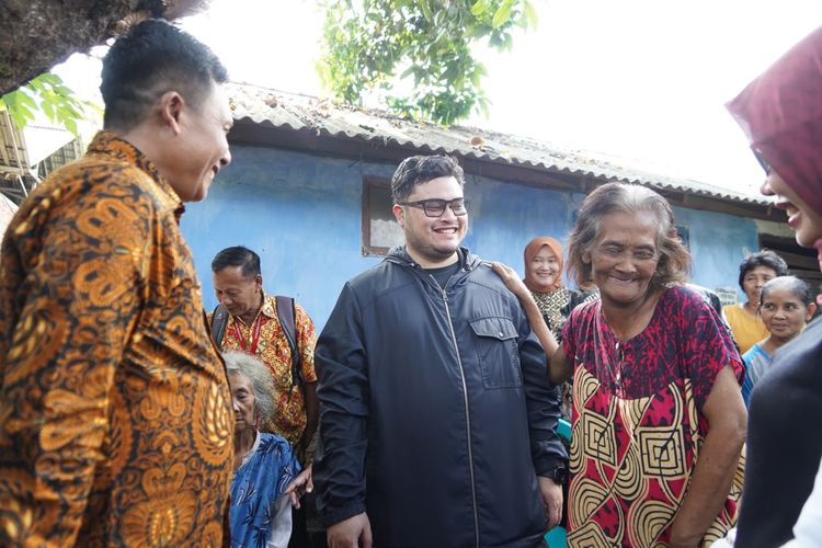 Dapat Bantuan Rombong dari Mas Dhito, Mbah Minem: Alhamdulillah Rasane Ayem