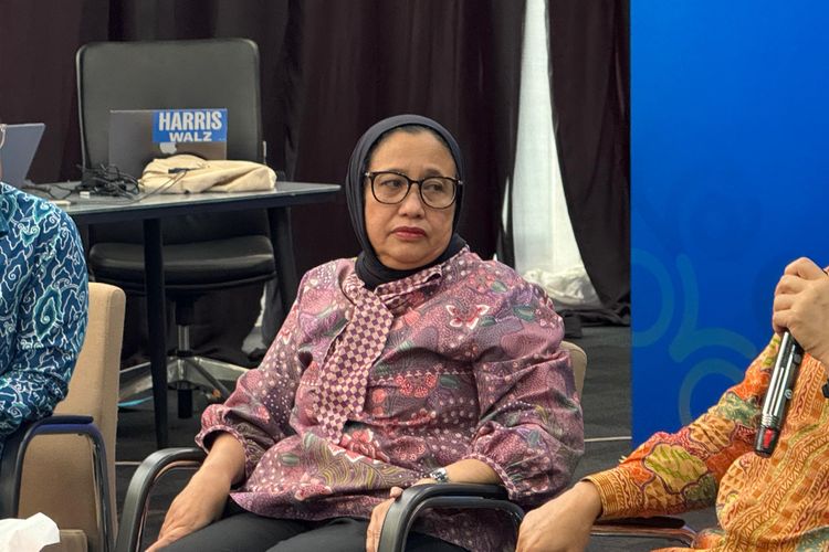 Wakil Kepala BGN Nanik S Deyang dalam jumpa pers di Gedung BGN, Jakarta Pusat, Jumat (26/9/2025). 