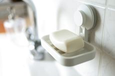 10 Manfaat Lain Sabun Batang, Tak Cuma untuk Membersihkan Diri