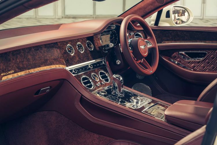 Departemen kustomisasi internal Bentley yaitu Mulliner, merilis Bentley Continental GT Azure khusus.