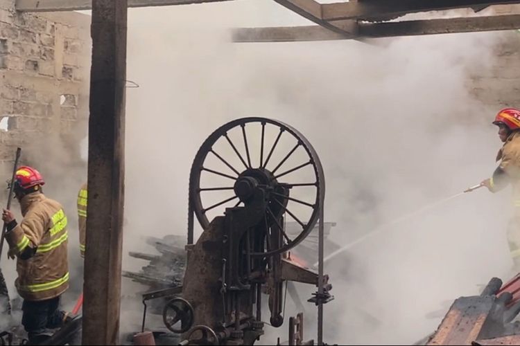 Kebakaran Hanguskan Usaha Mebel di Tulungagung, Kerugian Capai Rp 70 Juta