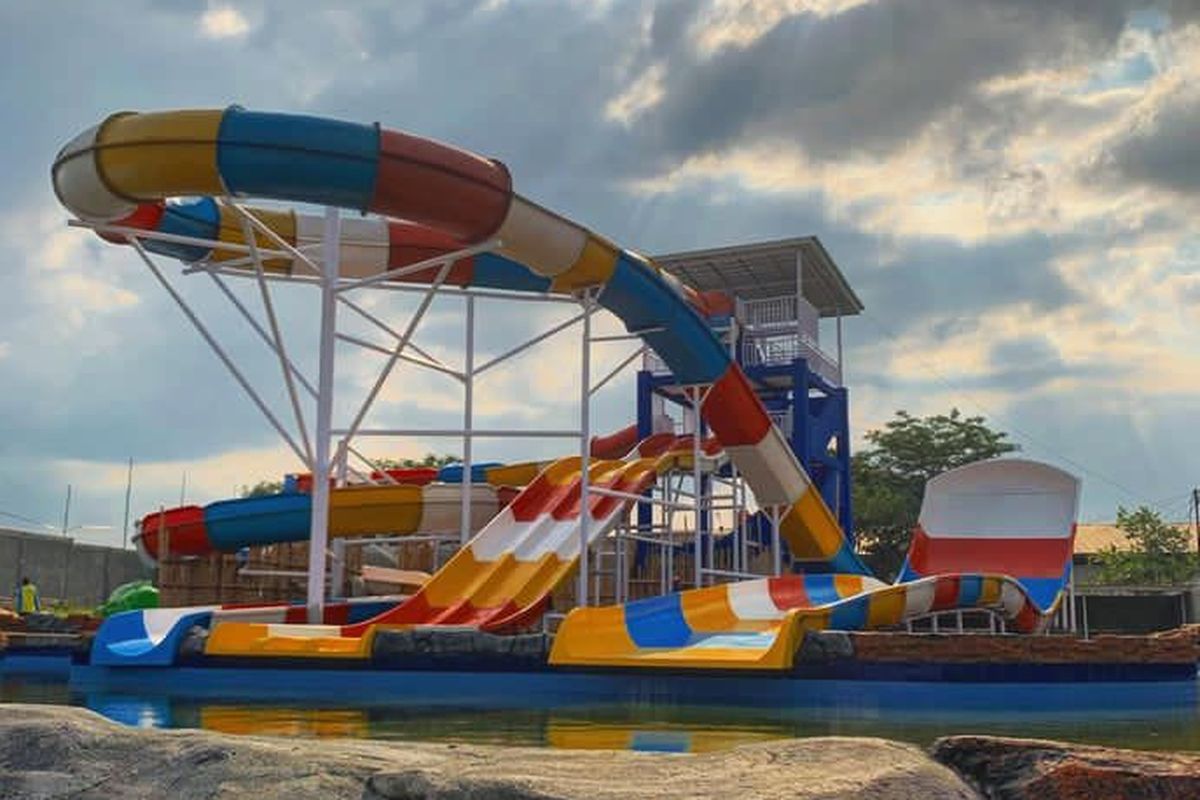 Majalaya Waterpark adalah tempat wisata di Kabupaten Bandung, Jawa Barat 