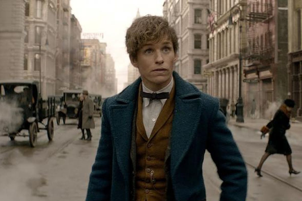 Eddie Redmayne bermain dalam Fantastic Beasts and Where to Find Them (2016)