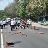 Kecewa Diberhentikan, 68 Pegawai Wisata Pasir Putih Blokir Jalan Pantura Situbondo