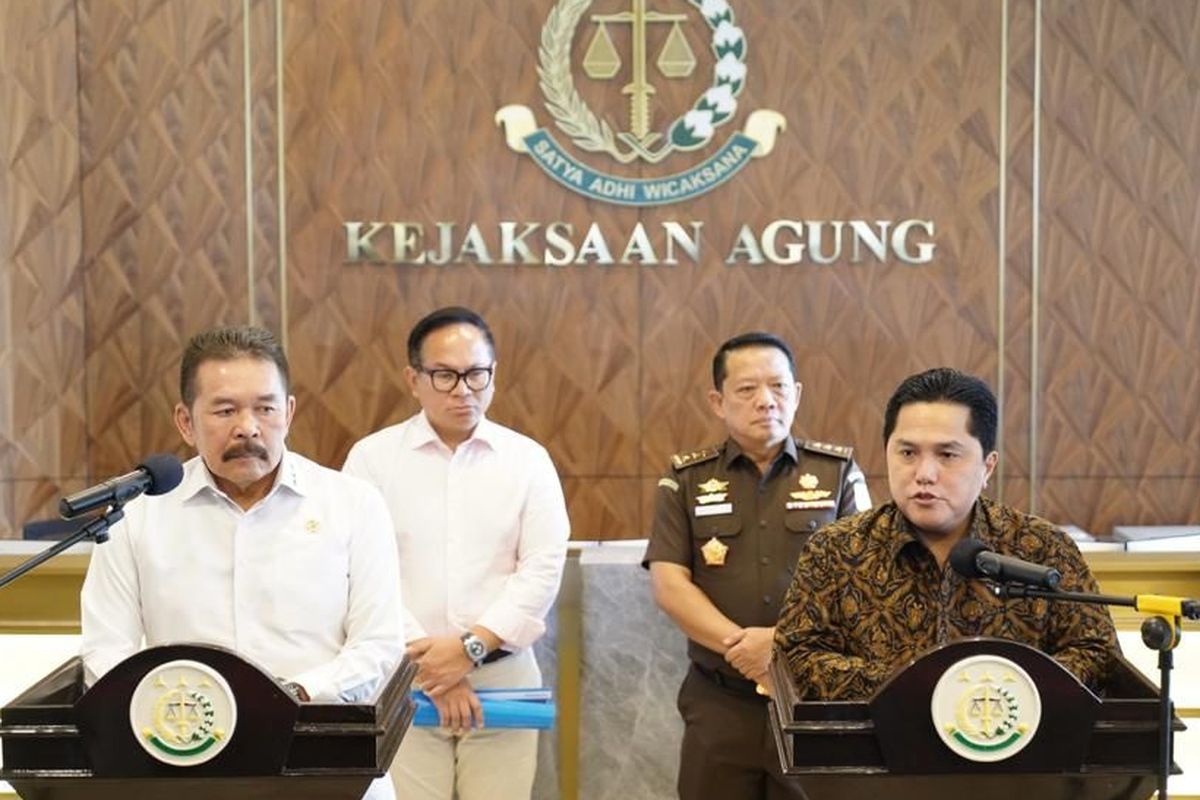 Menteri BUMN Erick Thohir di Kejaksaan Agung RI, Senin (6/3/2023).