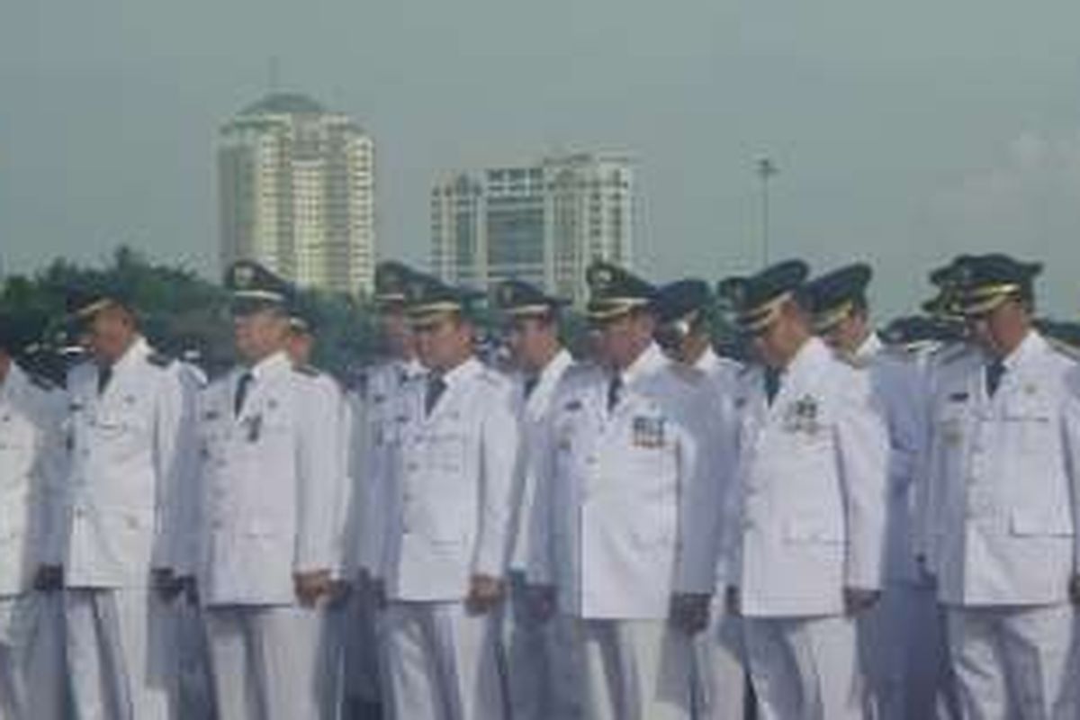 Para PNS DKI yang dilantik di Lapangan Silang Monas, Jakarta Pusat, Selasa (3/1/2017). 