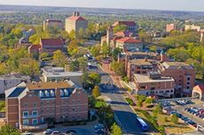 Ingin Kuliah di Amerika Serikat? Cek Beasiswa S1 di University of Kansas Ini