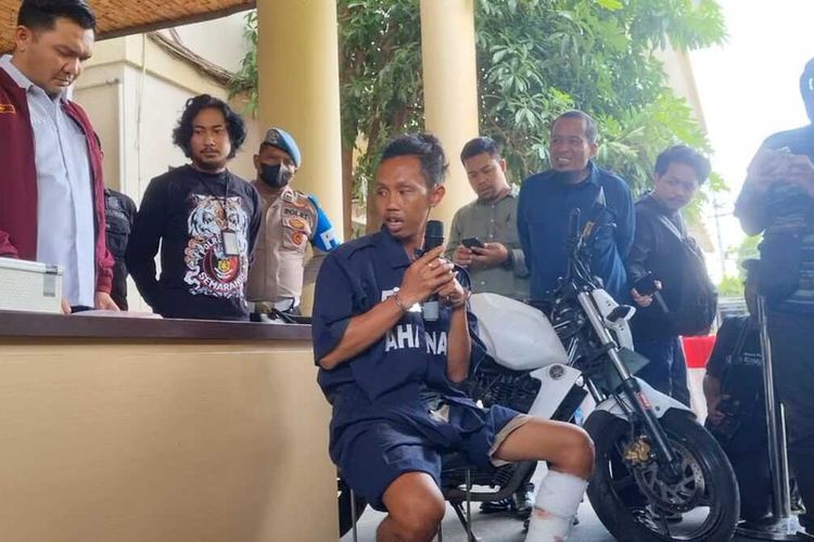 Tersangka Husen mengahdiri konferensi pers di Mapolrestabes Semarang, Rabu (10/5/2023).