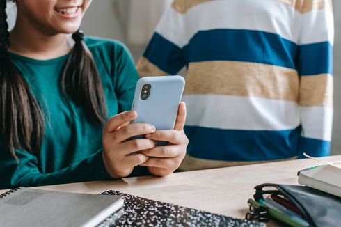 Anak Ketahuan Sexting? Jangan Panik, Begini Cara Menanganinya