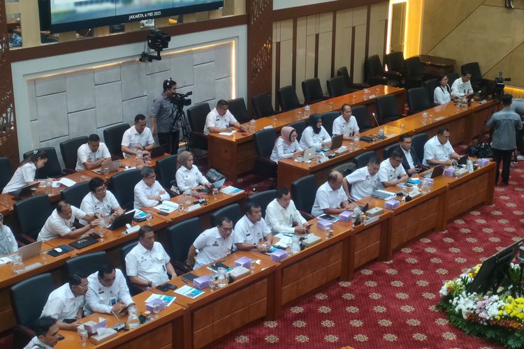 Kritik Keras MBG Asal Urus, Anggota DPR: Ada Ulat di Buah hingga Nasi Keras