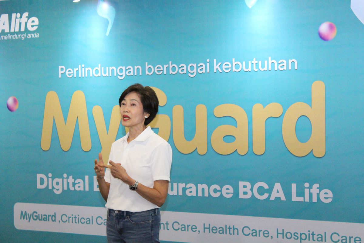 Presiden Direktur & Chief Executive Officer (CEO) BCA Life Christine Setyabudhi dalam peluncuran asuransi MyGuard dari BCA Life, Kamis (16/2/2023).