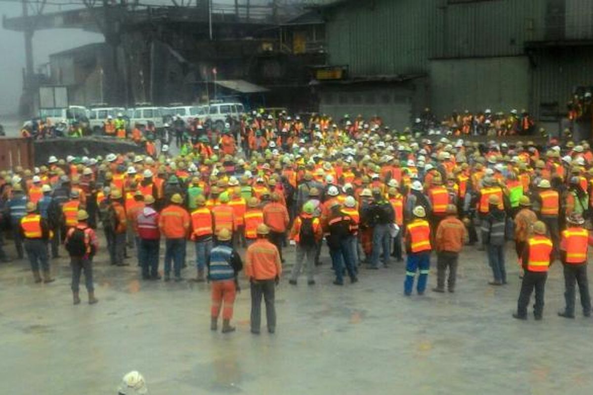 Sebanyak 1.200 pekerja PT Freeport yang menggelar aksi mogok kerja di Area Penambangan Terbuka Grasberg, Distrik Tembagapura, Kabupaten Mimika, Papua, sejak 28 September 2016.