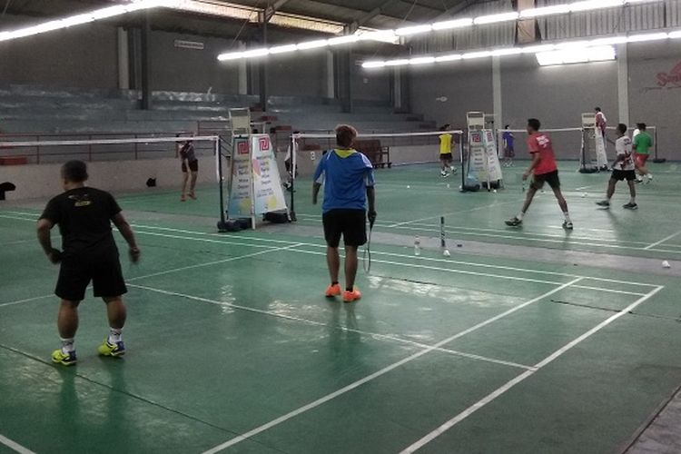 Para atlet bulu tangkis Indonesia untuk ajang Asian Para Games 2018 sedang melakukan latihan di GOR Sritex, Solo, pada Jumat (28/9/2018).