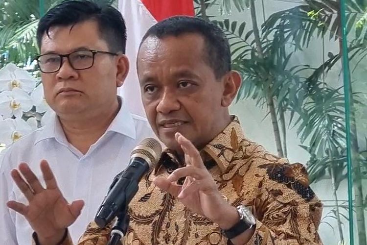 Menteri Energi dan Sumber Daya Mineral (ESDM) Bahlil Lahadalia saat konferensi pers di kantornya, Senin (4/11/2024).