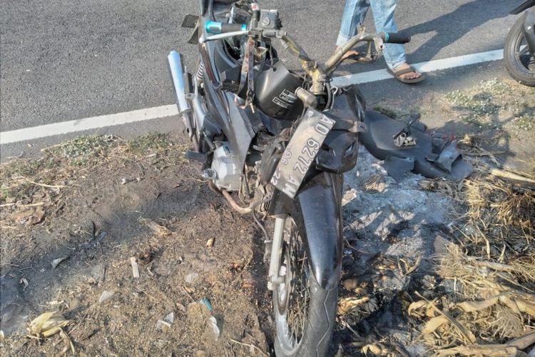 Sepeda motor yang dicuri dan terjatuh di JJLS Bantul. Kamis (19/10/2023)