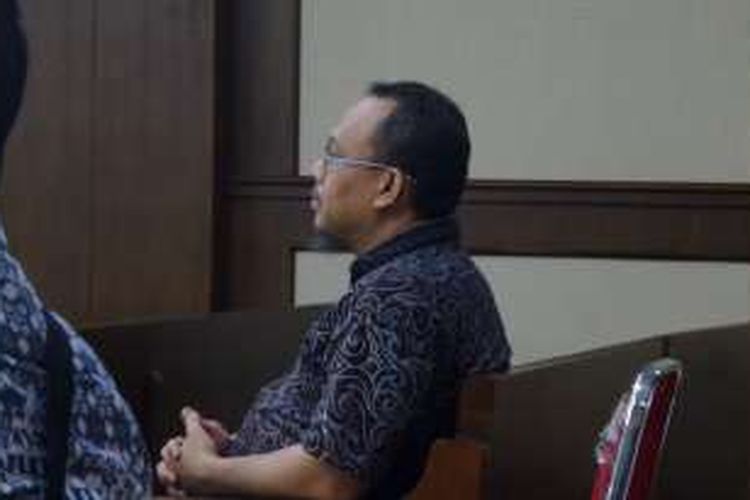 Karyawan Wiranatakusumah Legal and Consultan, Ahmad Yani, di Pengadilan Tipikor Jakarta, Rabu (14/12/2016).