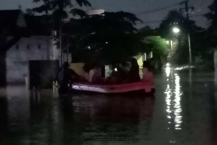 Beberapa titik wilayah Kabupaten Karwang dilanda banjir pada Selasa (31/12/2019) malam.