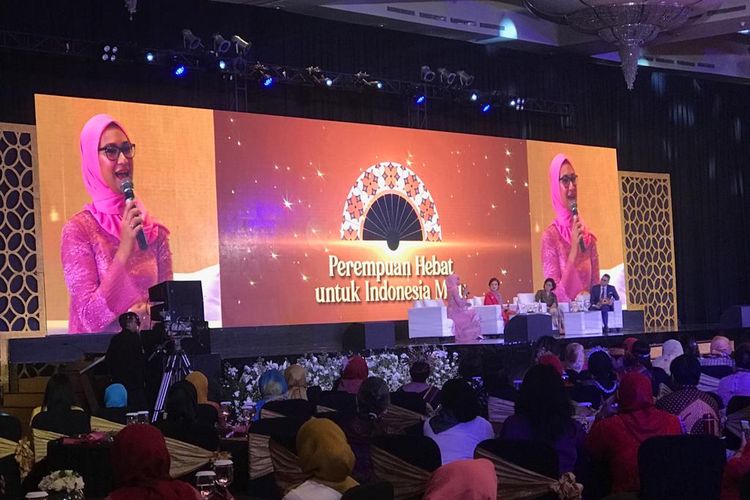 Staf Khusus Presiden Joko Widodo, Angkie Yudistia, saat acara Badan Pembinaan Ideologi Pancasila (BPIP) yang bertajuk Perempuan Hebat untuk Indonesia Maju di Hotel Ritz Carlton, SCBD, Jakarta, Minggu (22/12/2019).