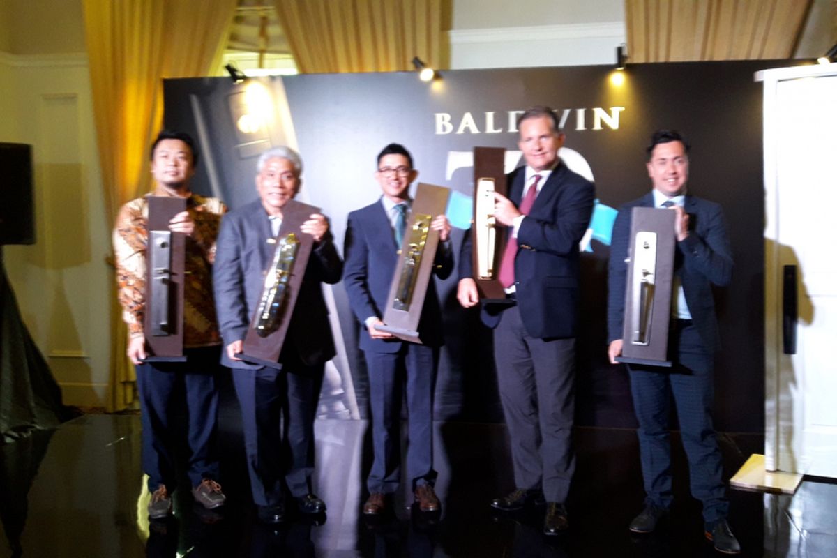 Spectrum Brands Holdings memperkenalkan produk baru seri Baldwin Evolved, di Jakarta, Rabu (18/10/2017).  Tampak dalam gambar, VP & managing Director APAC Spectrum Brands Inc Dave Albert (kedua dari kanan), GM Sub Region Asia Marc Jarvis (paling kanan), Global Group Product Manager Baldwin Fredy Orellana (tengah), dan Direktur SIMU Group Pranaya Nagasaputra (kiri).