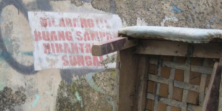 Larangan buang sampah sembarangan.