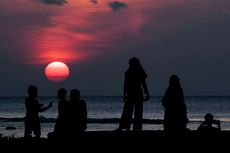 Serunya Bersepeda di Pantai Tanjung Lesung