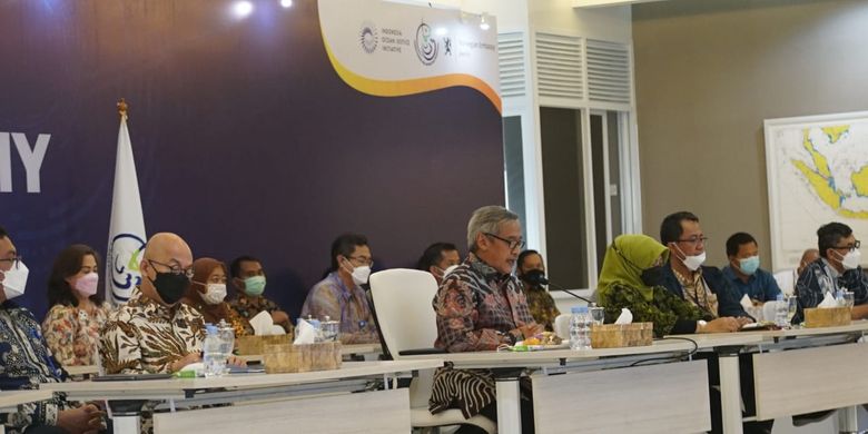 Kepala Badan Riset dan Sumber Daya Manusia Kelautan dan Perikanan (BRSDM) Sjarief Widjaja mewakili Menteri Kelautan dan Perikanan (KKP) Sakti Wahyu Trenggono dalam seminar menuju Sustainable Ocean Economy Indonesia, di Jakarta, Selasa (30/3/2021).
