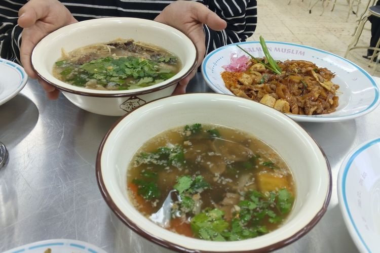 Saat Cuaca Bandung Tak Menentu, Cocok Coba Sop Khas Asia Tenggara dengan Resep Warisan Keluarga 30 Tahun