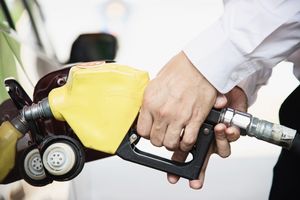 Antrean BBM di Bali Mengular, Pertamina Tambah 2.300 KL Pasokan Pertalite
